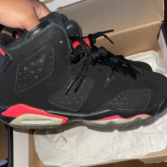 Jordan 6 infrared , big kid sneaker . Perfect condition - Picture 3 of 3